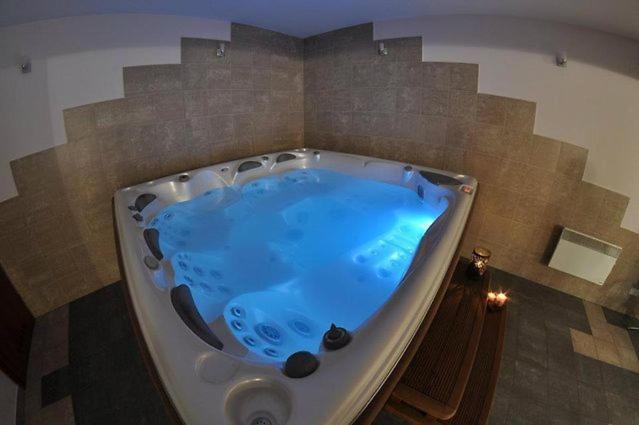 Apartment Bialy Mis Sauna & Jacuzzi